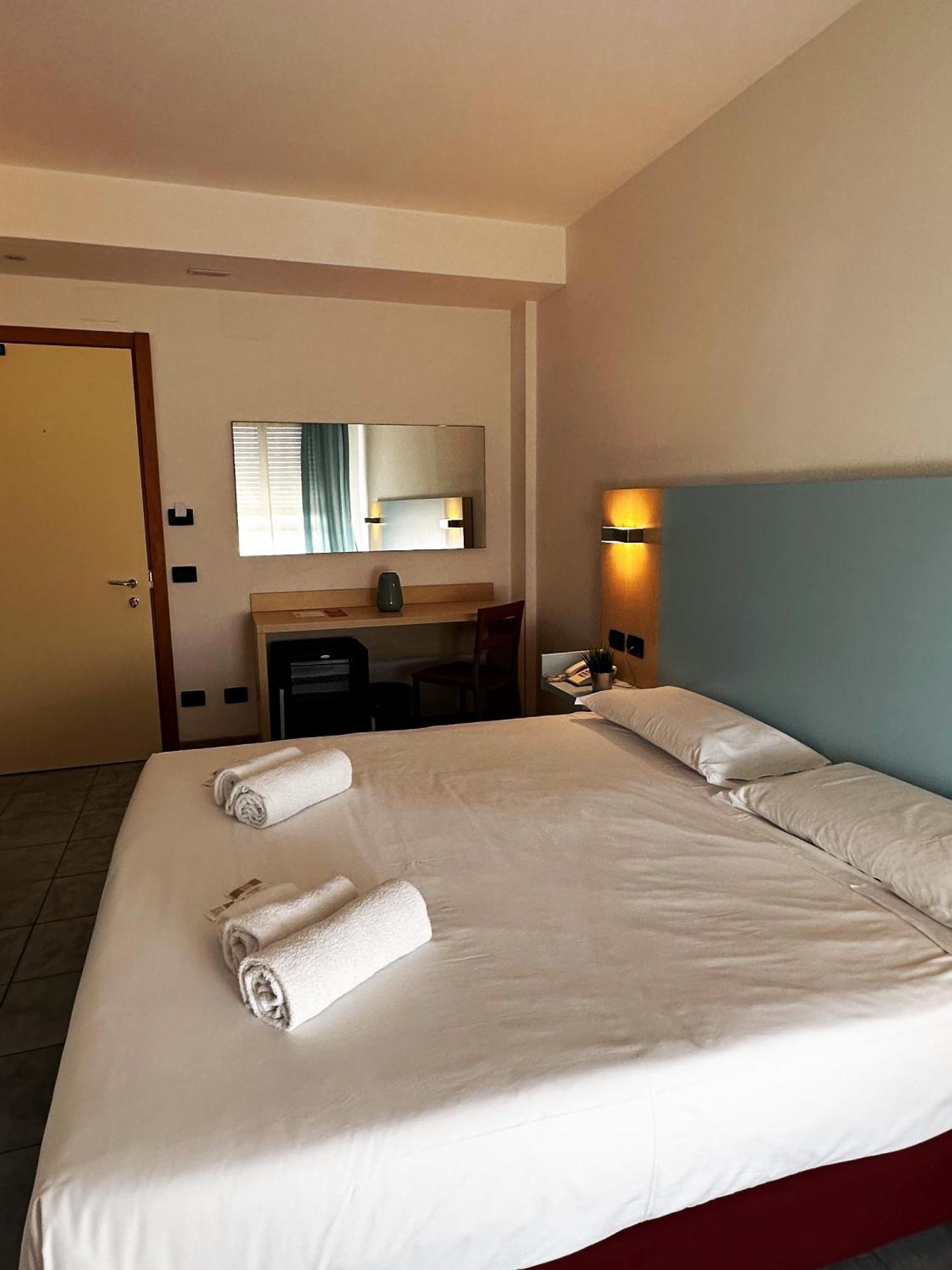 Hotel Grecale - Вентурина-Терме Екстер'єр фото